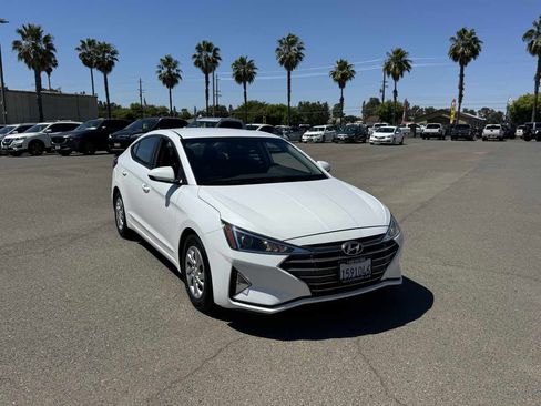 Used 2020 Hyundai Elantra SE w/ Cargo Package (C1) FWD image 3