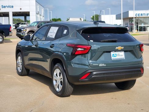 New 2026 Chevrolet Trax LS FWD image 4