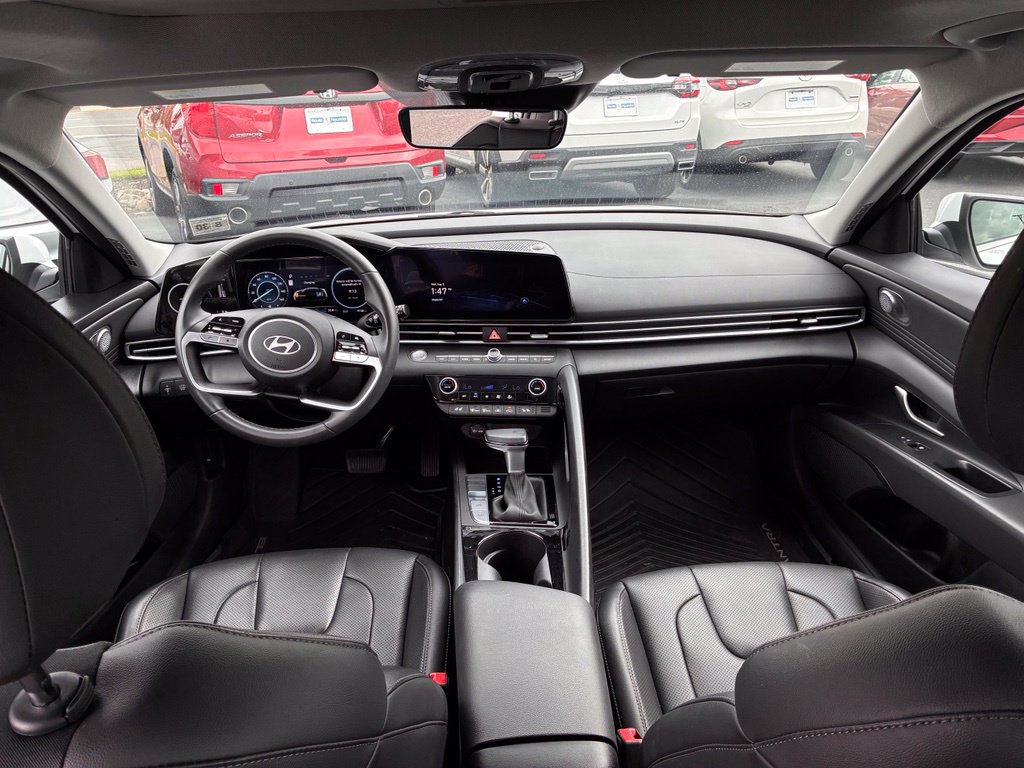 Certified 2025 Hyundai Elantra Limited FWD image 14