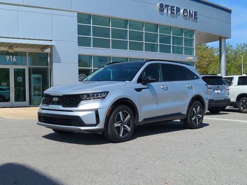 Used 2021 Kia Sorento S w/ Panoramic Sunroof Package FWD image 2
