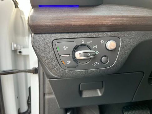 Used 2024 Audi Q5 e Prestige w/ Prestige Package image 31