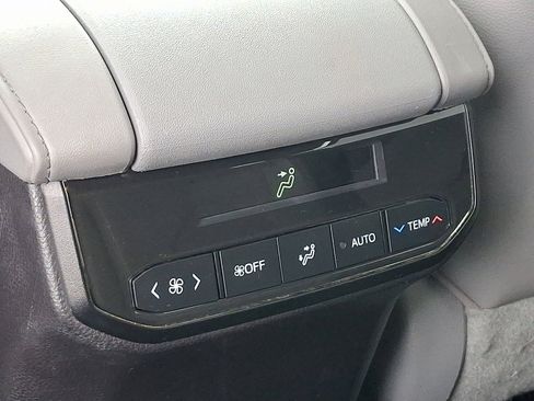 Used 2023 Toyota Highlander XLE AWD/4WD image 11