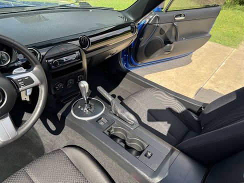 Used 2006 MAZDA MX-5 Miata Sport w/ Appearance Pkg RWD image 27