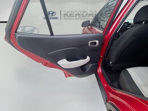 Used 2021 Hyundai Venue SEL FWD image 22