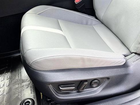 Used 2025 Toyota Camry SE FWD image 11
