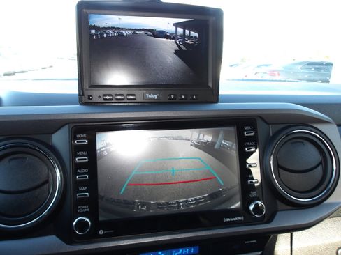 Used 2021 Toyota Tacoma TRD Off-Road image 19