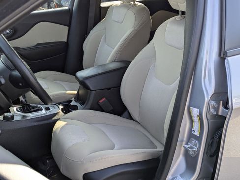 Used 2017 Jeep Cherokee Sport w/ Safety Group image 8