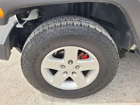 Certified 2018 Jeep Wrangler Sport image 19