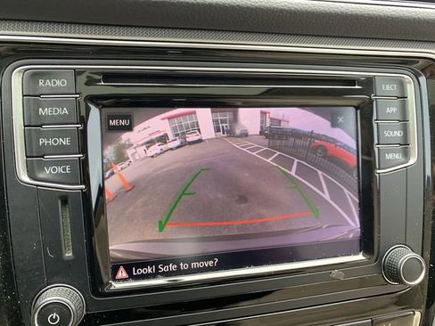 Used 2018 Volkswagen Passat 2.0T SE image 22