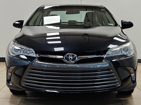 Used 2017 Toyota Camry LE image 2