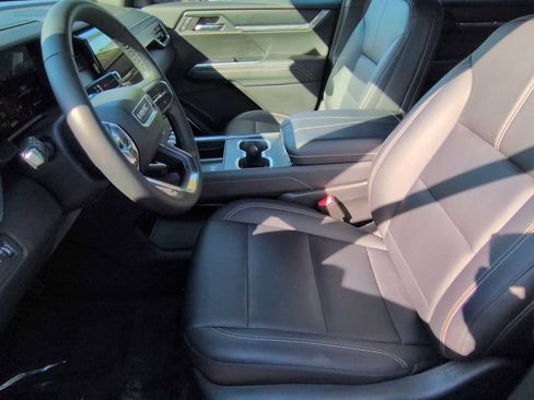 Used 2024 GMC Acadia Elevation image 10