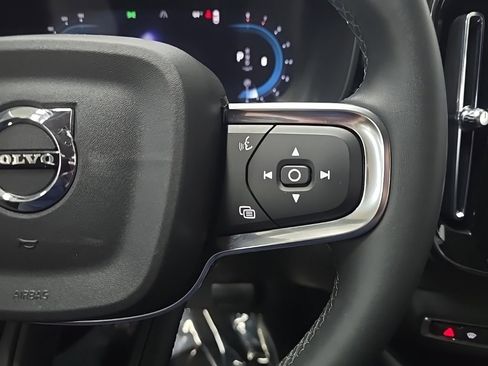 Used 2023 Volvo XC40 B5 Core image 20