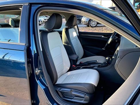 Used 2020 Volkswagen Passat 2.0T R-Line image 8