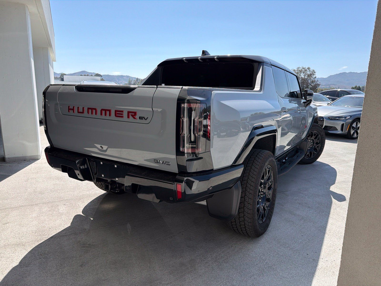 Used 2025 GMC Hummer EV 2X w/ LPO, Illumination Package AWD/4WD image 4