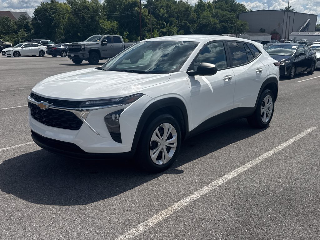Used 2025 Chevrolet Trax LS FWD image 3