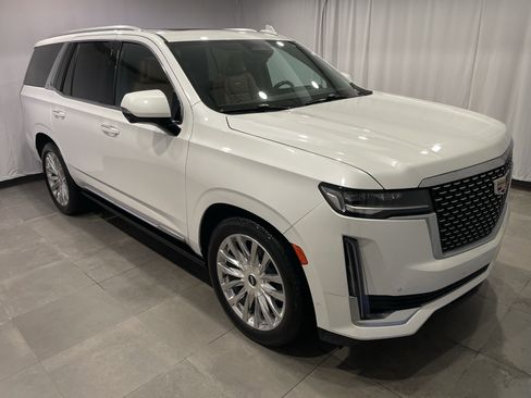 Used 2023 Cadillac Escalade Premium Luxury w/ Performance Package image 3