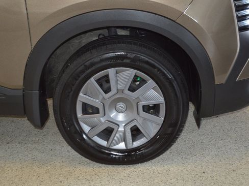 Used 2025 Nissan Kicks S FWD image 9