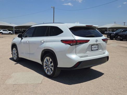 Used 2023 Toyota Highlander Limited FWD image 6