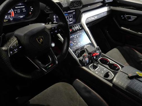 Used 2019 Lamborghini Urus image 13