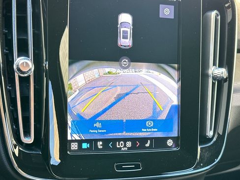 Used 2023 Volvo XC40 Recharge Ultimate image 23