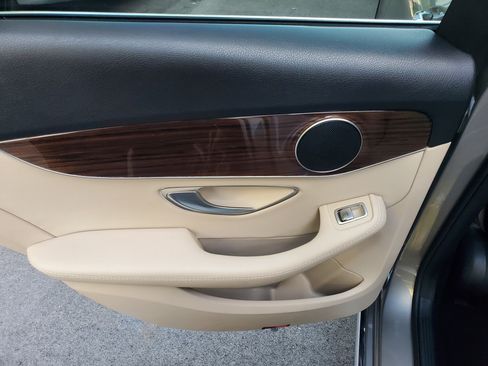 Used 2019 Mercedes-Benz C 300 Sedan image 14