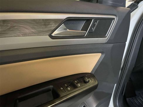 Used 2020 Volkswagen Atlas Cross Sport SE image 17