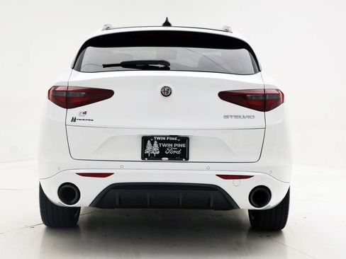 Used 2022 Alfa Romeo Stelvio Veloce image 8