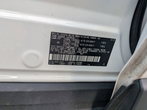 Used 2025 Toyota RAV4 XLE image 37