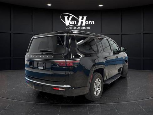 Used 2023 Jeep Wagoneer 4WD image 7