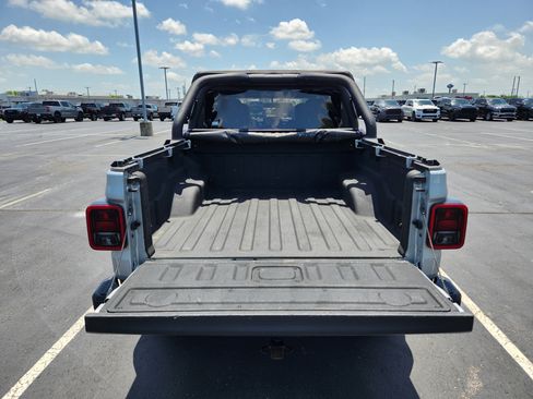Used 2023 Jeep Gladiator Sport AWD/4WD image 10