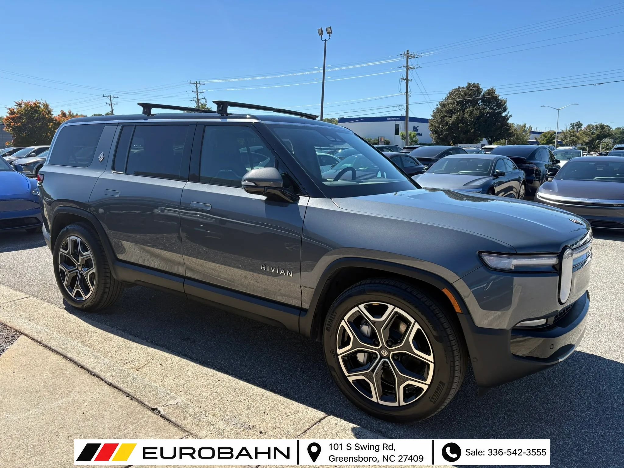 Used 2025 Rivian R1S Adventure Dual AWD/4WD image 29