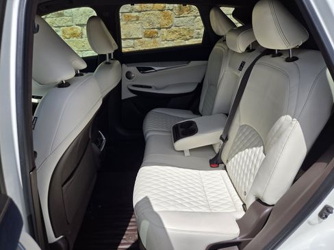 Used 2019 INFINITI QX50 Essential w/ Sensory Package AWD/4WD image 7