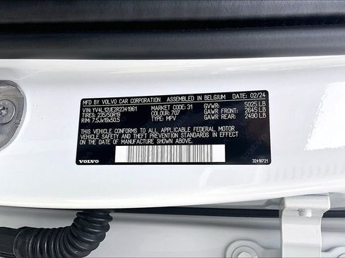 Used 2024 Volvo XC40 B5 Plus AWD/4WD image 45