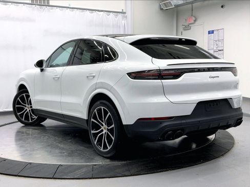 Used 2022 Porsche Cayenne Coupe image 3