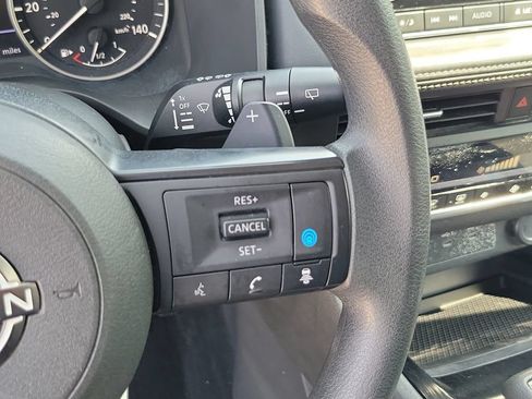 Used 2024 Nissan Rogue SV AWD/4WD image 23
