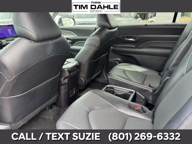 Used 2025 Toyota Grand Highlander AWD image 16