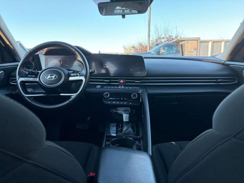 Used 2025 Hyundai Elantra SEL image 33