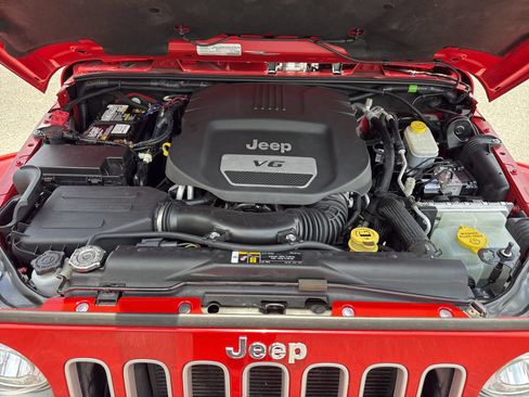 Used 2018 Jeep Wrangler Unlimited Sahara w/ Max Tow Package AWD/4WD image 29