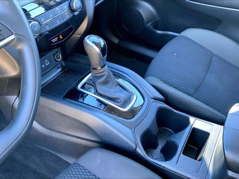 Used 2022 Nissan Rogue Sport S image 16