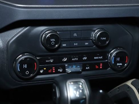 Used 2025 Ford Bronco Badlands image 38