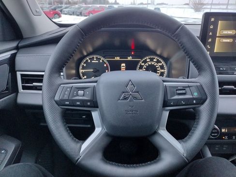 New 2026 Mitsubishi Outlander SE image 6