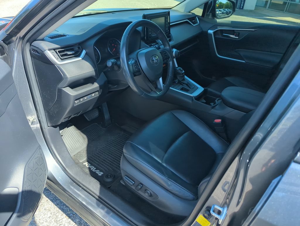 Used 2019 Toyota RAV4 XLE Premium w/ Cold Weather Package AWD/4WD image 11