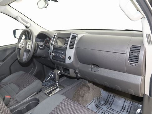 Used 2015 Nissan Frontier SV image 31