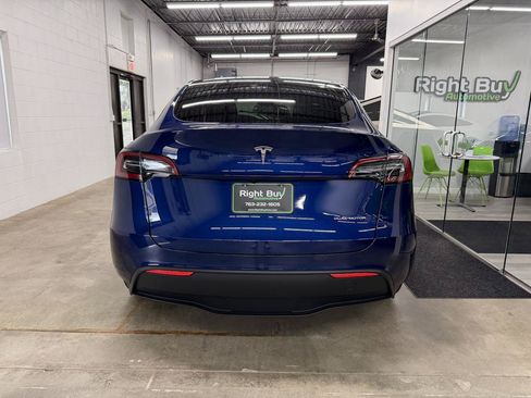 Used 2024 Tesla Model Y Long Range AWD/4WD image 5