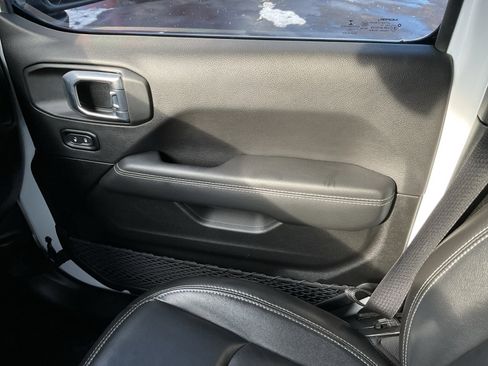 Used 2022 Jeep Wrangler Unlimited Sahara w/ Cold Weather Group image 16