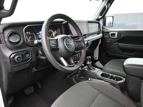 Used 2025 Jeep Wrangler Unlimited Rubicon image 18