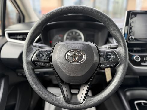 Used 2021 Toyota Corolla LE image 18