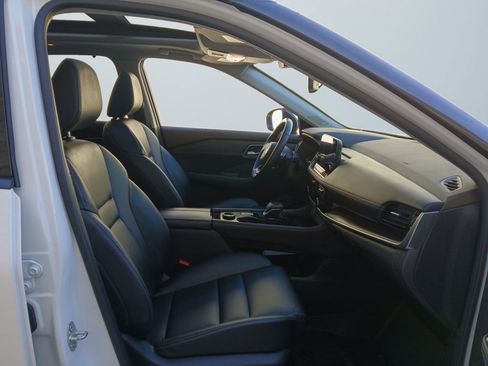 Used 2021 Nissan Rogue SL w/ Premium Package image 15