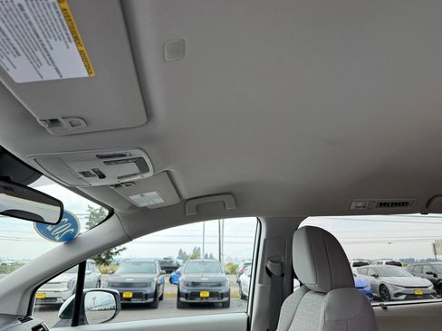 Used 2024 Toyota Sienna LE AWD/4WD image 19