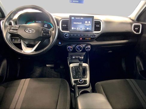 Certified 2025 Hyundai Venue SEL FWD image 15